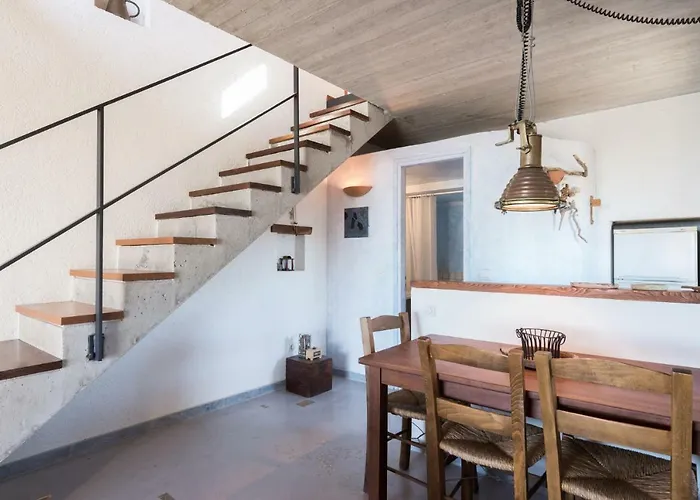 Red Art Maisonette Kardhakáta