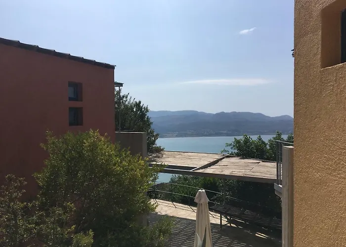 Red Art Maisonette * Kardhakáta