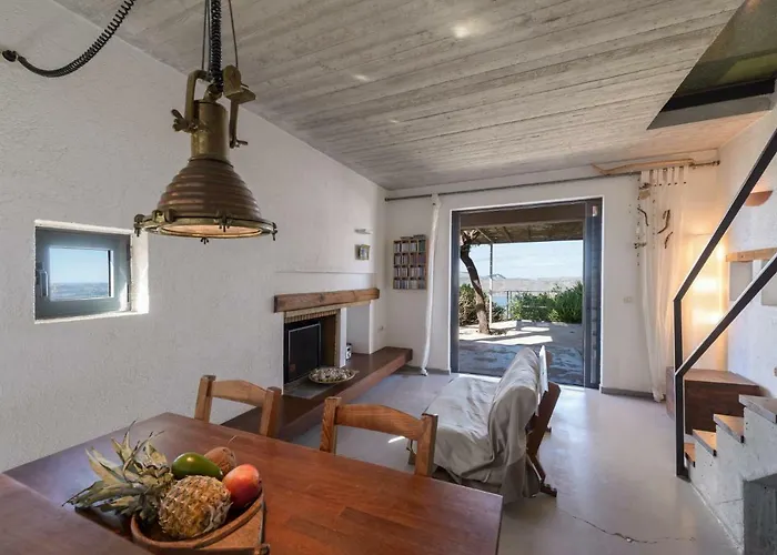 Red Art Maisonette