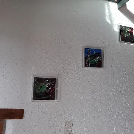 Red Art Maisonette *