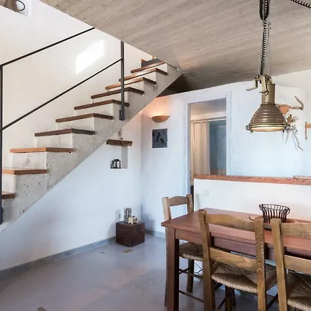 Red Art Maisonette Kardhakata