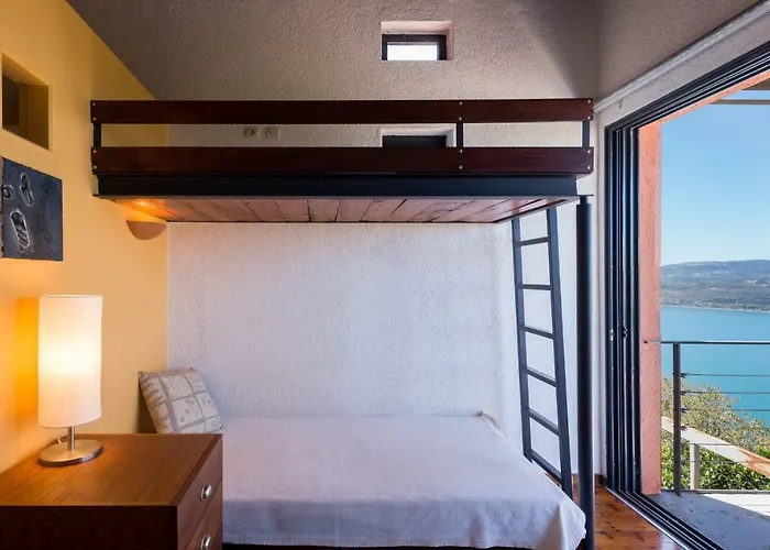 Red Art Maisonette *