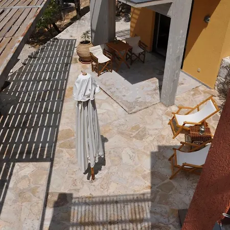 Case de vacanță Red Art Maisonette *